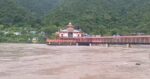 खतरे में धारी देवी मंदिर! परिसर तक पहुंची अलकनंदा नदी, अलर्ट पर प्रशासन – 